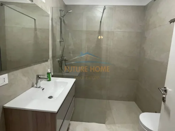 Tirane, jepet me qera apartament 1+1+Ballkon Kati 5, 74 m² 800 € (Delijorgji)