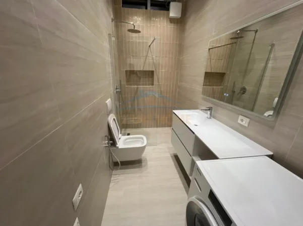 Tirane, jepet me qera apartament 1+1+Ballkon Kati 3, 58 m² 700 € (Rruga e Dibres)