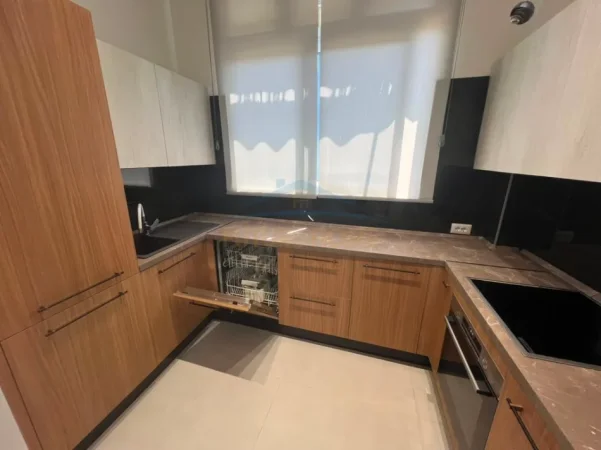 Tirane, jepet me qera apartament 1+1+Ballkon Kati 3, 58 m² 700 € (Rruga e Dibres)