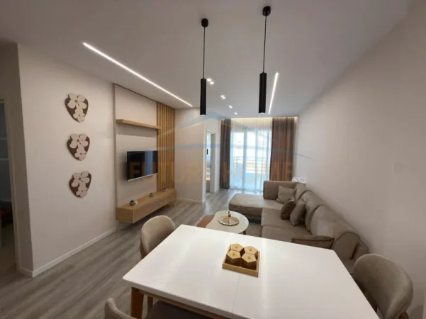Tirane, jepet me qera apartament 1+1+Post Parkimi+Ballkon Kati 3, 77 m² 70,000 Lekë (Kompleksi E88, Rruga Dritan Hoxha)