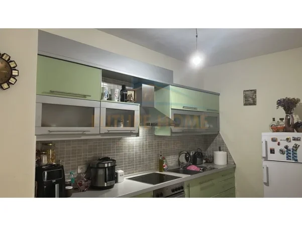 Tirane, jepet me qera apartament 2+1+Ballkon , 77 m² 450 € (Yzberisht)