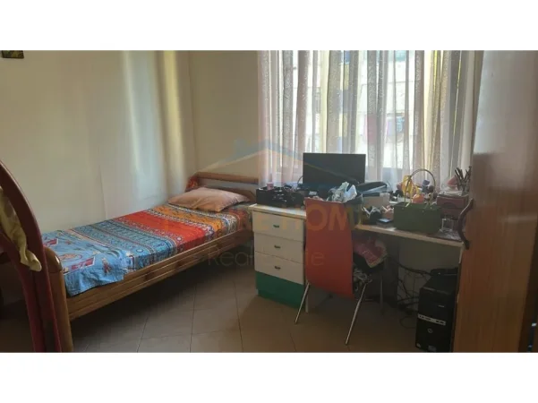 Tirane, jepet me qera apartament 2+1+Ballkon , 77 m² 450 € (Yzberisht)