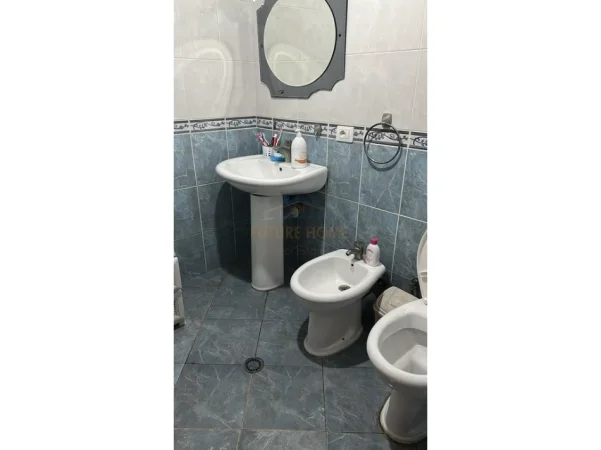 Tirane, jepet me qera apartament 2+1+Ballkon , 77 m² 450 € (Yzberisht)