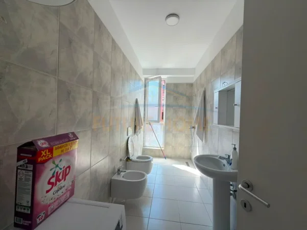 Tirane, jepet me qera apartament 2+1+Ballkon Kati 3, 121 m² 750 € (Bulevardi i Ri)