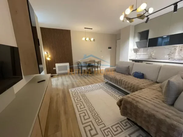 Tirane, jepet me qera apartament 1+1+Ballkon Kati 5, 74 m² 800 € (Delijorgji)