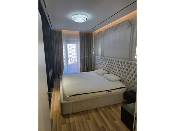 Tirane, jepet me qera apartament 2+1+Ballkon Kati 7, 117 m² 1.100 € (Unaza e Re)