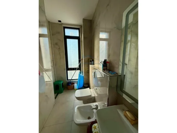 Tirane, jepet me qera apartament 1+1+Ballkon Kati 3, 64 m² 500 € (Dogana)