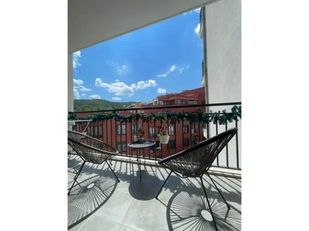 Tirane, jepet me qera apartament 2+1+Post Parkimi+Ballkon Kati 5, 87 m² 800 € (Kodra e Diellit )