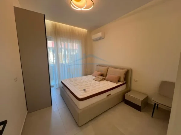 Tirane, jepet me qera apartament 2+1+ Post Parkimi+Ballkon Kati 3, 85 m² 1.000 € (Rruga e Dibres)
