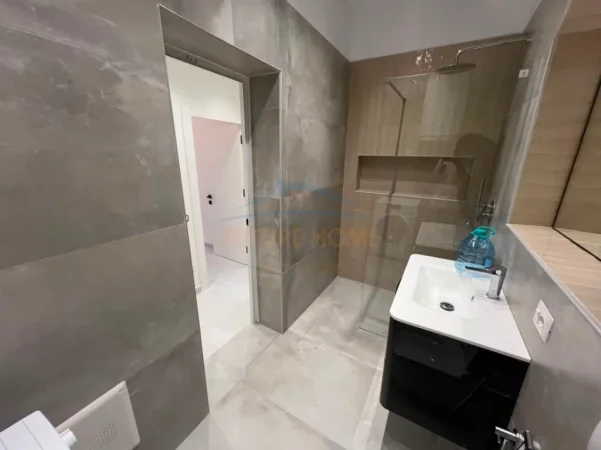 Tirane, jepet me qera apartament 2+1+ Post Parkimi+Ballkon Kati 3, 85 m² 1.000 € (Rruga e Dibres)