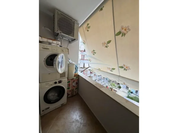 Tirane, shitet apartament 2+1+Ballkon Kati 4, 97 m² 152.000 € (Pallatet Cabej, Misto Mame)