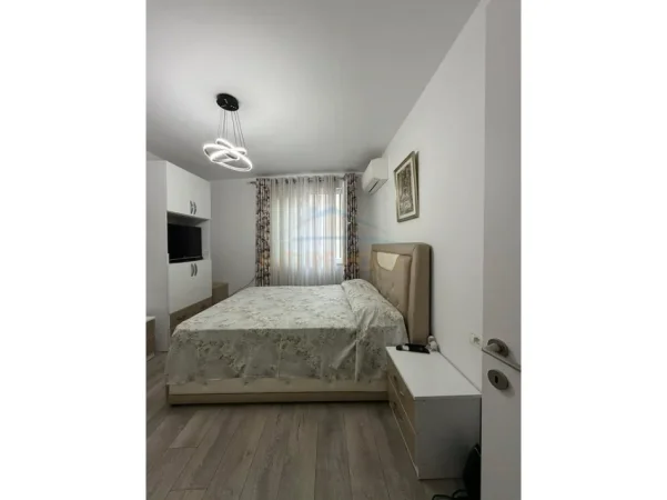 Tirane, shitet apartament 2+1+Ballkon Kati 4, 97 m² 152.000 € (Pallatet Cabej, Misto Mame)