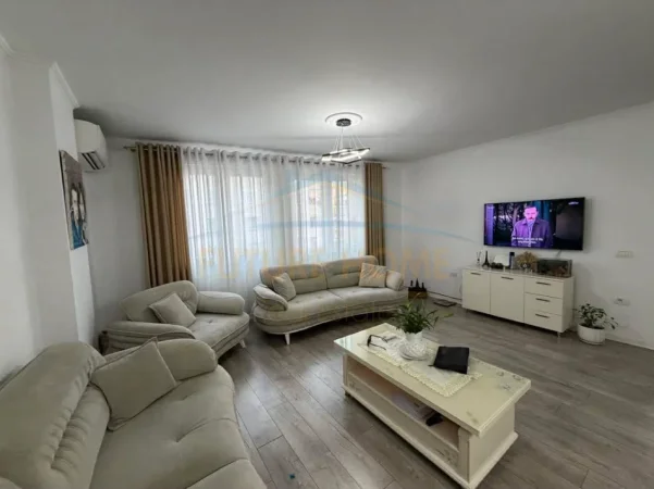 Tirane, shitet apartament 2+1+Ballkon Kati 4, 97 m² 152.000 € (Pallatet Cabej, Misto Mame)