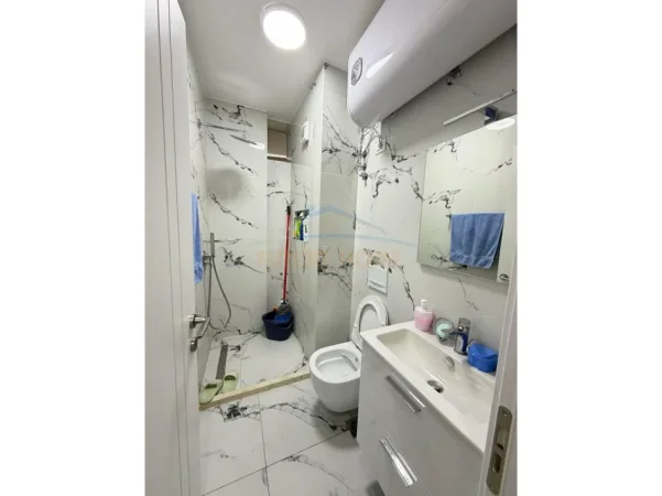 Tirane, shitet apartament 2+1+Ballkon Kati 4, 97 m² 152.000 € (Pallatet Cabej, Misto Mame)