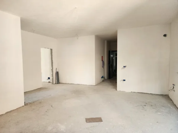 Tirane, shitet apartament 2+1+Ballkon Kati 1, 100 m² 