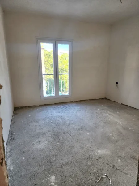 Tirane, shitet apartament 2+1+Ballkon Kati 1, 100 m² 