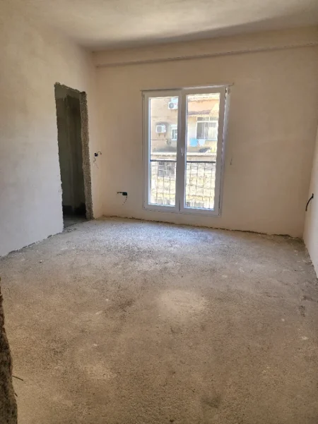 Tirane, shitet apartament 2+1+Ballkon Kati 1, 100 m² 