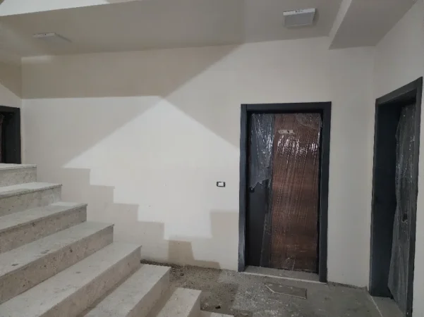 Tirane, shitet apartament 2+1+Ballkon Kati 1, 100 m² 