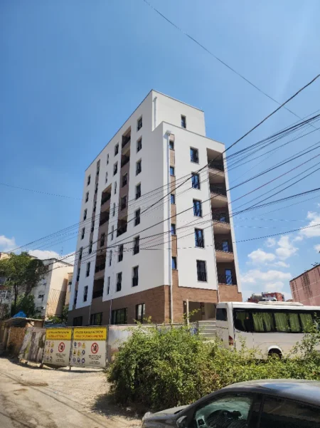 Tirane, shitet apartament 2+1+Ballkon Kati 1, 100 m² 