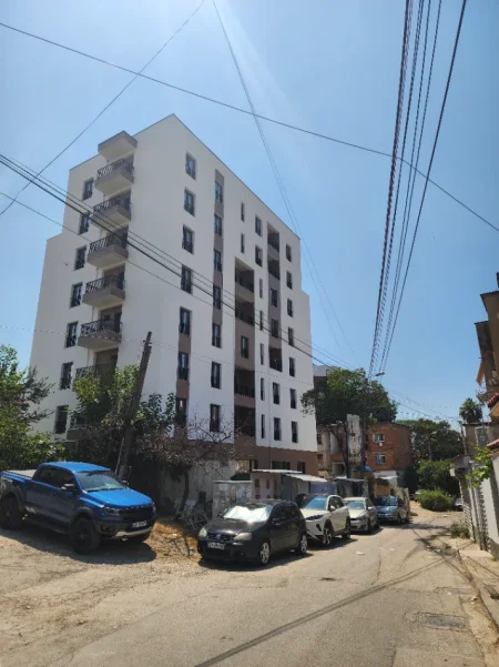 Tirane, shitet apartament 2+1+Ballkon Kati 1, 100 m² 