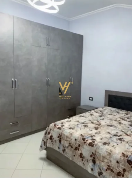 Tirane, jepet me qera apartament 2+1+Ballkon Kati 3, 120 m² 650 € (5 MAJI)