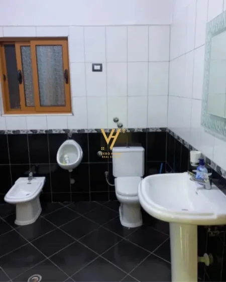 Tirane, jepet me qera apartament 2+1+Ballkon Kati 3, 120 m² 650 € (5 MAJI)