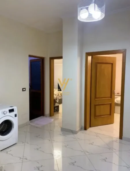 Tirane, jepet me qera apartament 2+1+Ballkon Kati 3, 120 m² 650 € (5 MAJI)