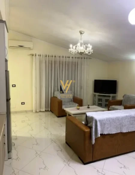 Tirane, jepet me qera apartament 2+1+Ballkon Kati 3, 120 m² 650 € (5 MAJI)
