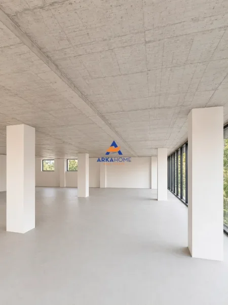 Tirane, jepet me qera ambjent biznesi Kati 2, 1.000 m² 10.000 € (SAUK)