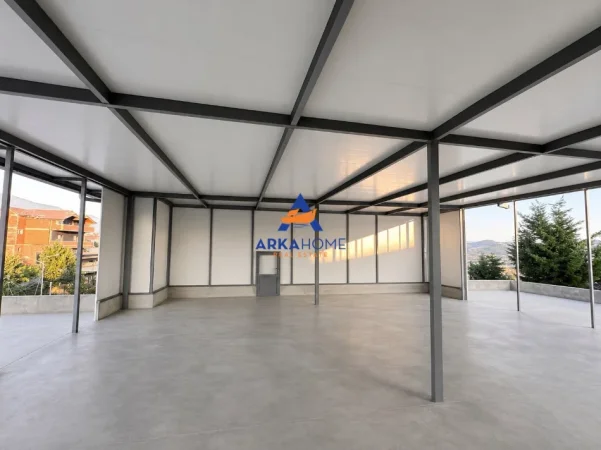 Tirane, jepet me qera ambjent biznesi Kati 2, 1.000 m² 10.000 € (SAUK)