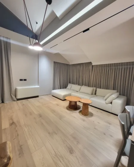Tirane, jepet me qera apartament duplex 3+1+Aneks+Ballkon Kati 6, 180 m² 1.800 € (kodra e diellit)