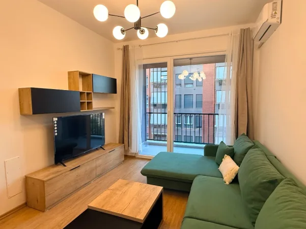 Tirane, jepet me qera 1+1 Kati 5, 55 m² 550 € (Rruga 5 maji)