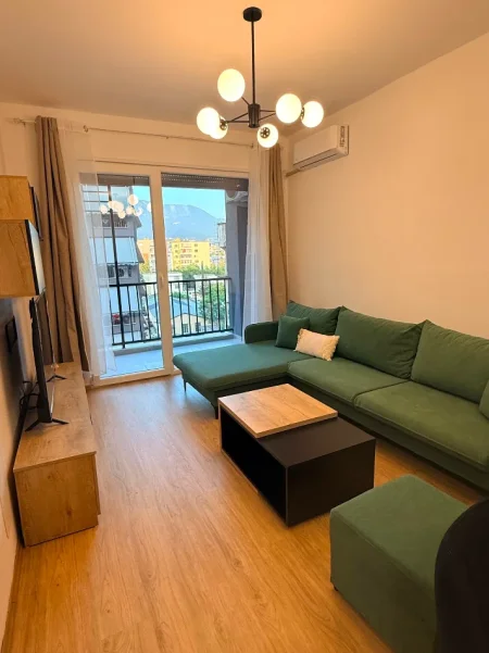 Tirane, jepet me qera 1+1 Kati 5, 55 m² 550 € (Rruga 5 maji)