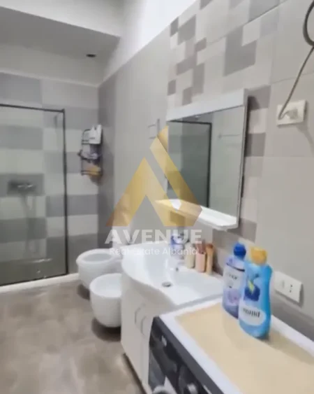 Tirane, jepet me qera apartament 2+1+Ballkon , 80 m² 600 € 