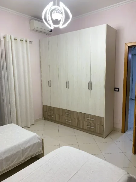 Tirane, jepet me qera apartament 2+1+Aneks+Ballkon Kati 2, 126 m² 600 € (rruga siri kodra)