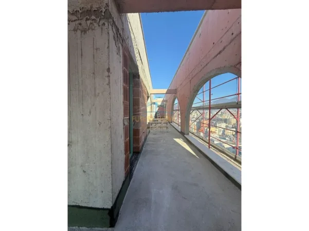 Tirane, shitet apartament 4+1+3+ 2 PARKIME ,  Kati 16, 226 m² 690.000 € (White Tower , KOMUNA E PARISIT)