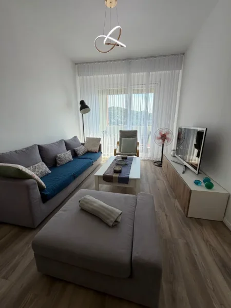 Tirane, jepet me qera apartament 2+1+Aneks+Ballkon Kati 10, 600 € (pallati me shigjeta , kompleksi delijorgji)