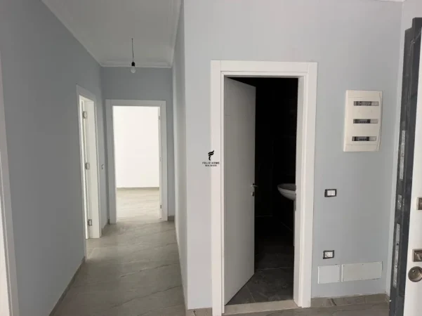 Tirane, jepet me qera zyre Kati 1, 126 m² 800 € (JORDAN MISJA)