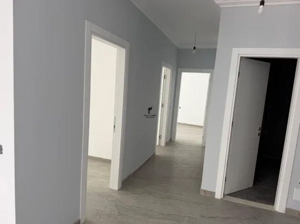 Tirane, jepet me qera zyre Kati 1, 126 m² 800 € (JORDAN MISJA)