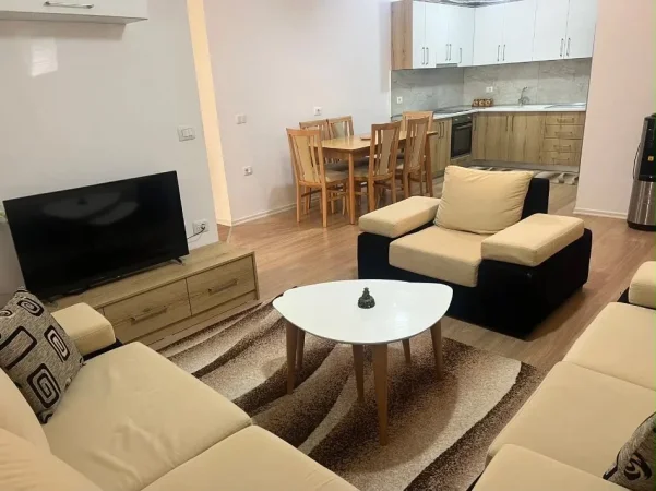 Tirane, jepet me qera apartament 3+1 Kati 4, 600 € 