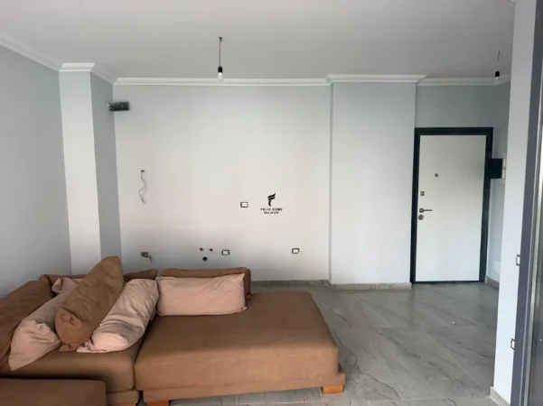 Tirane, jepet me qera zyre Kati 1, 60 m² 600 € (JORDAN MISJA)