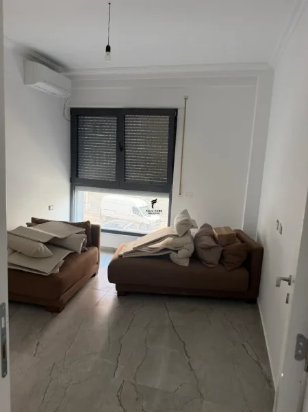 Tirane, jepet me qera zyre Kati 1, 60 m² 600 € (JORDAN MISJA)