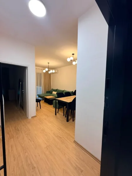 Tirane, jepet me qera apartament 1+1+Ballkon Kati 5, 55 m² 550 € (Rruga 5 Maji)