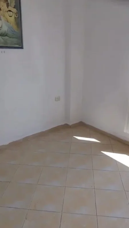 Tirane, jepet me qera apartament 2+1 Kati 4, 80 m² 350 € (Rruga Jordan Misja)