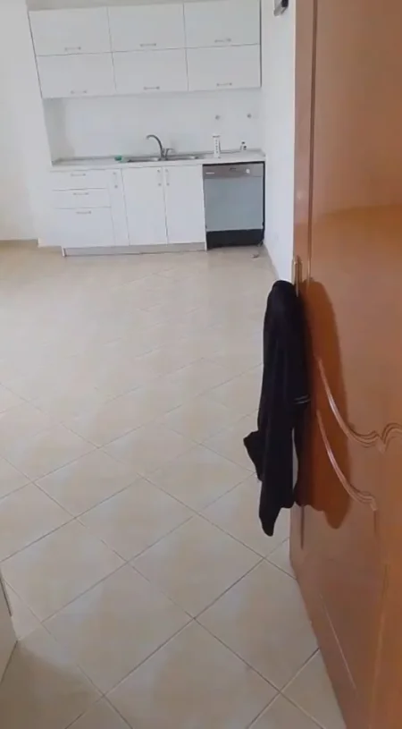 Tirane, jepet me qera apartament 2+1 Kati 4, 80 m² 350 € (Rruga Jordan Misja)