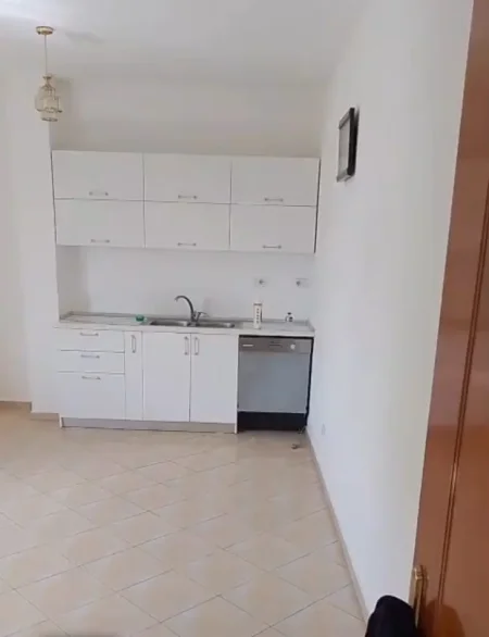 Tirane, jepet me qera apartament 2+1 Kati 4, 80 m² 350 € (Rruga Jordan Misja)