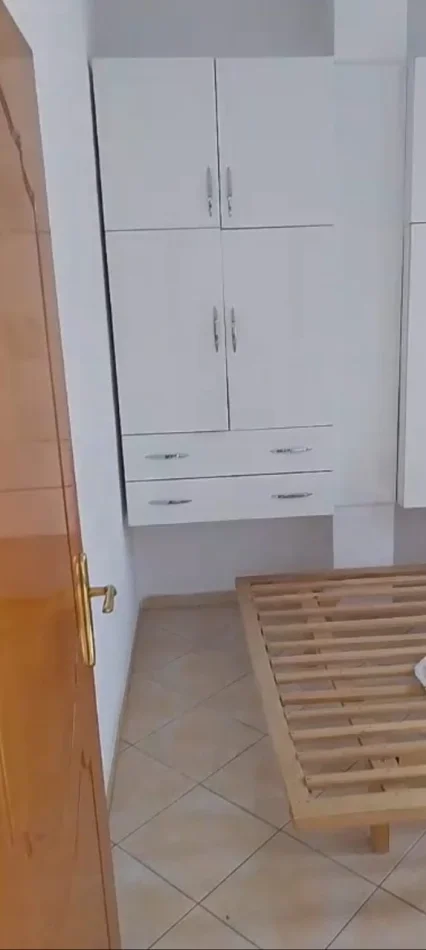 Tirane, jepet me qera apartament 2+1 Kati 4, 80 m² 350 € (Rruga Jordan Misja)