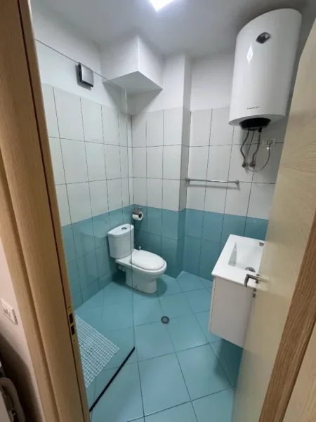 Tirane, jepet me qera apartament 1+1 Kati 6, 60 m² 500 € (Yzberisht)
