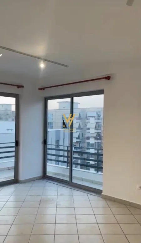 Tirane, jepet me qera apartament 2+1+Ballkon Kati 8, 100 m² 720 € (UNAZA E RE)