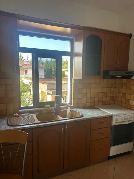 Tirane, jepet me qera apartament 1+1 Kati 1, 60 m² 260 € (Rruga Bajram Allaraj)